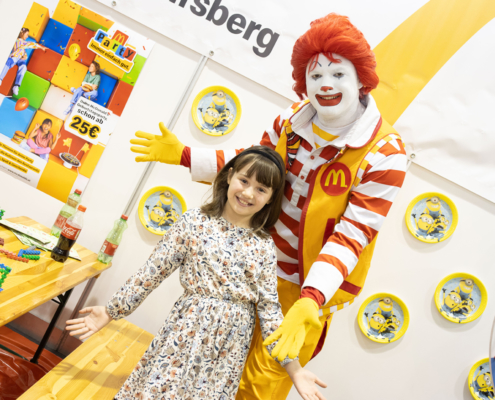 Ronald McDonald mit Kind in Klagenfurt