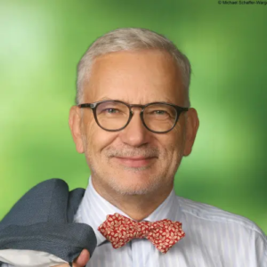 Univ.-Prof. Dipl.-Ing. Dr.mont. Clemens Holzer - Leiter Kunststoffverarbeitung und Department Kunststofftechnik Montanuniversität Leoben