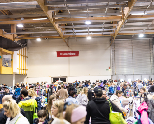 Besucher auf der Babybörse