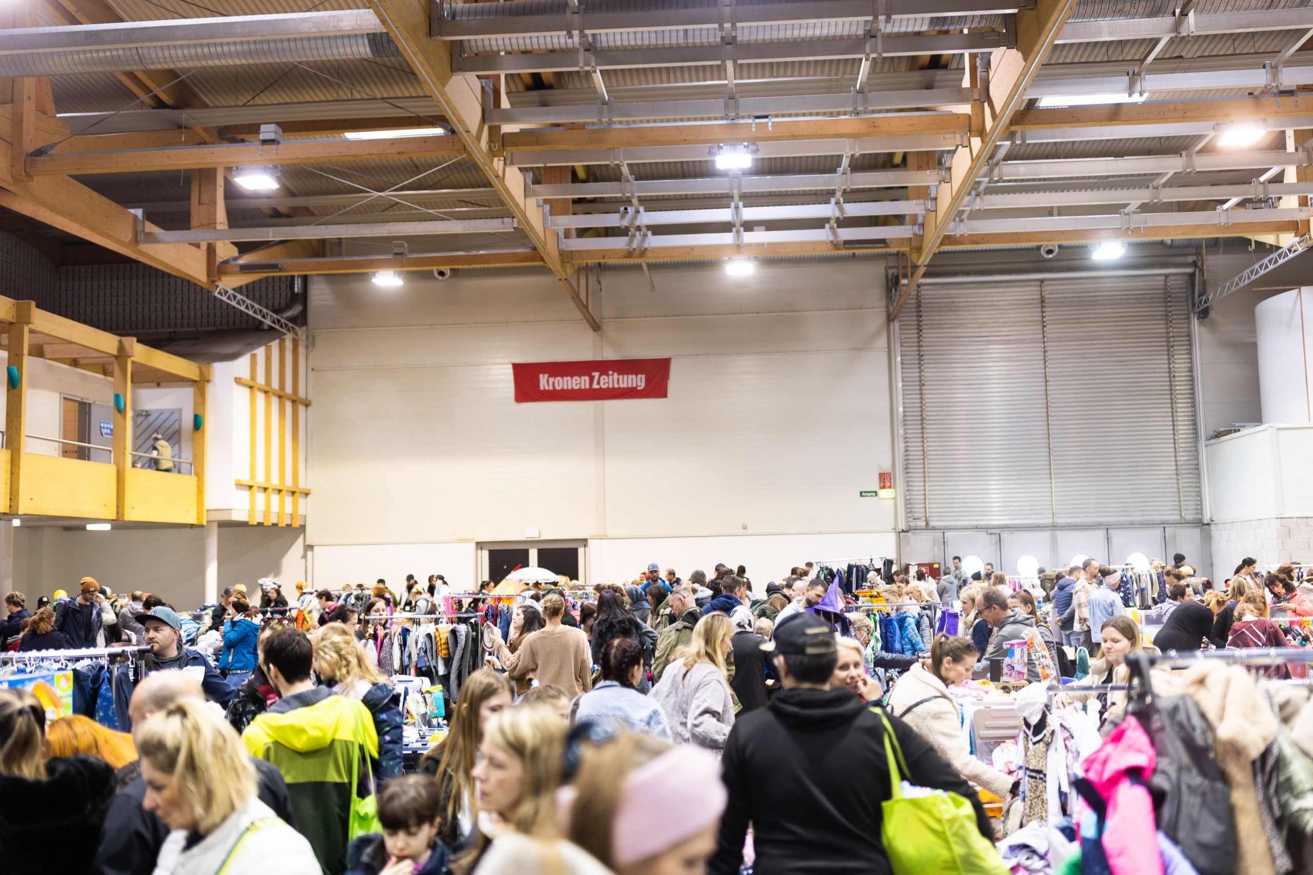 Besucher auf der Babybörse